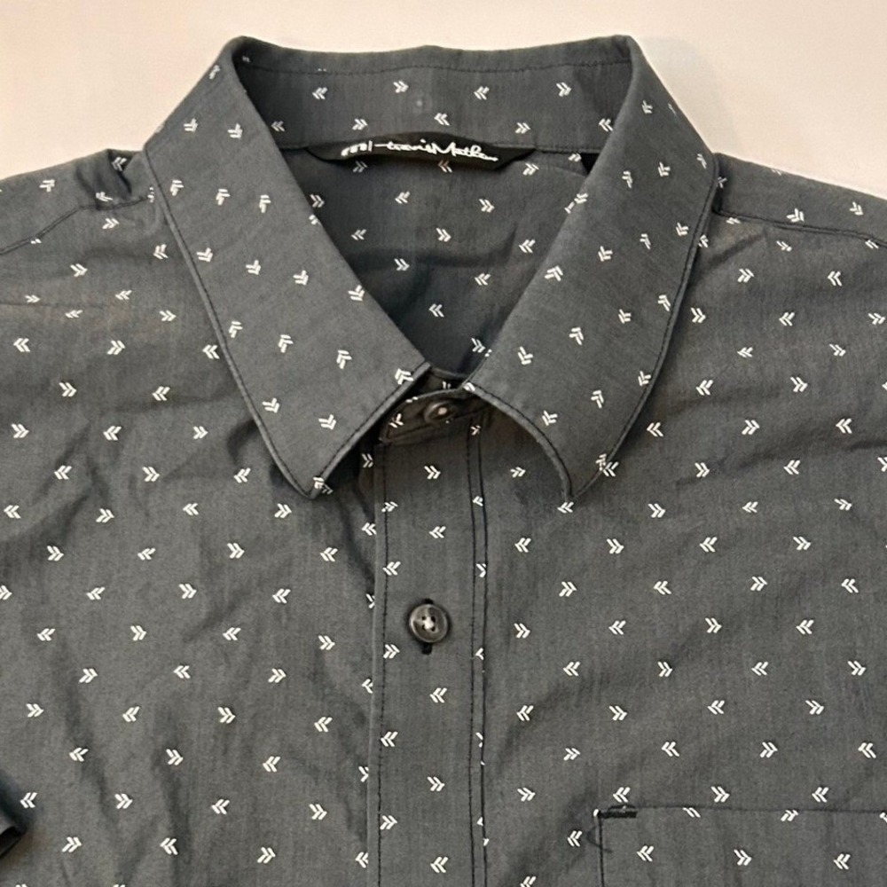TravisMathew Button Down Shirt Mens L Gray Arrow Print Short Sleeve